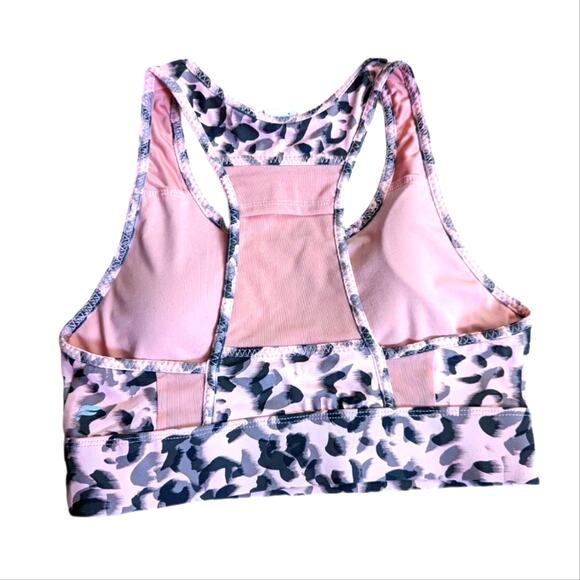 Fabletics On The Go Medium Impact Leopard Print Mesh Back Pocket Sports Bra - Picture 2 of 7
